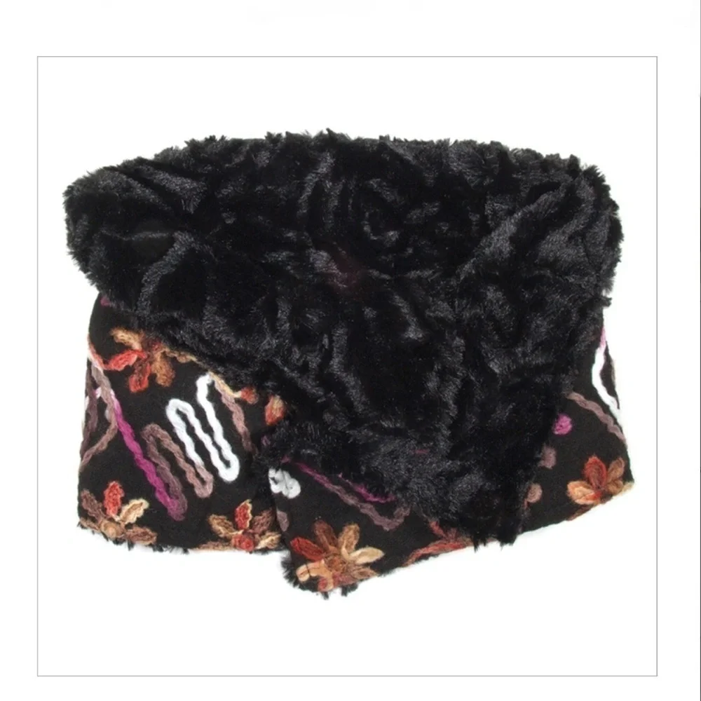 Adorable Faux Fur Lined Buttoned Scarf, NWT